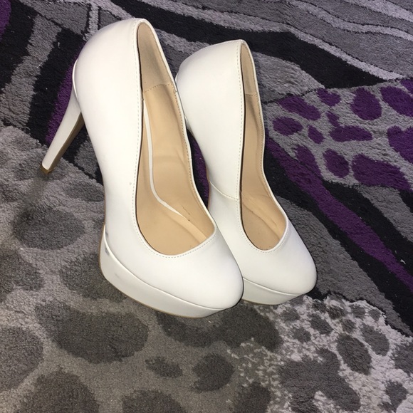 Shoes - White pumps
